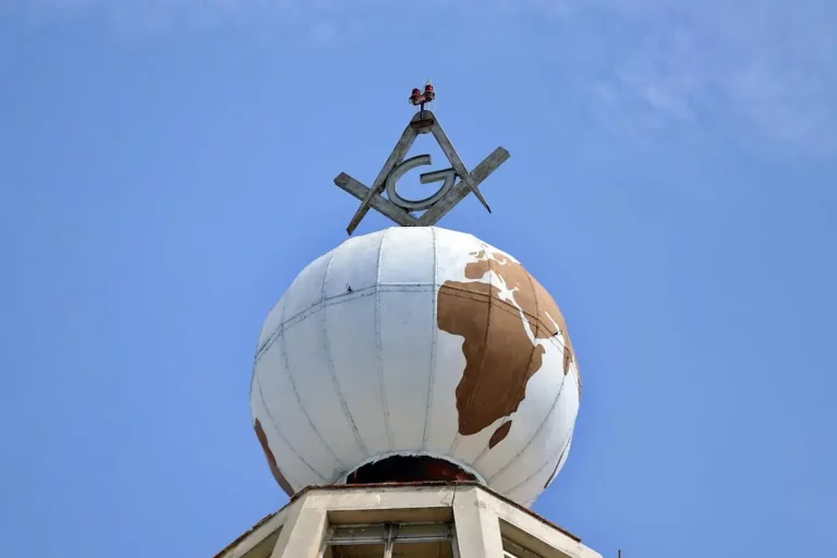 FOTOGRAFÍA. LA HABANA (REINO DE ESPAÑA), 11 DE JULIO DE 2025. Detalle de una imagen que muestra la fachada del Gran Templo Nacional Masónico de Cuba, en La Habana (Cuba). Efe
