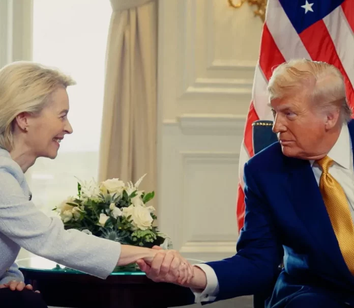 UE elimina sus aranceles y pagará aranceles del 15% y 50% a EEUU FOTOGRAFÍA. TURNBERRY (REINO UNIDO), 27 DE JULIO DE 2025. El presidente de los Estados Unidos de América (EEUU), Donald John Trump y la presidente de la Comisión Europea, Ursula Gertrud von der Leyen (Ursula Gertrud Albrecht), se reunieron en Escocia (Reino Unido) para llegar a un acuerdo acuerdo arancelario que incluye aranceles del 15 % a productos europeos, así como compras de energía y equipamiento militar estadounidense por parte de la UE. En virtud de este pacto, la UE acepta comprar energía de su país por valor de 750,000 millones de dólares e invertir 600,000 millones de dólares adicionales en equipamiento militar. Lasvocesdelpueblo (Ñ Pueblo)