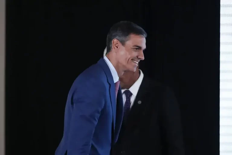 FOTOGRAFÍA. ASUNCIÓN (PARAGUAY), 23 DE JULIO DE 2025. El presidente del Gobierno de España y secretario general del Partido Socialista (PSOE), Pedro Sánchez Pérez-Castejón, habla en el Encuentro Empresarial Paraguay-España este miércoles, en Asunción (Paraguay). Efe