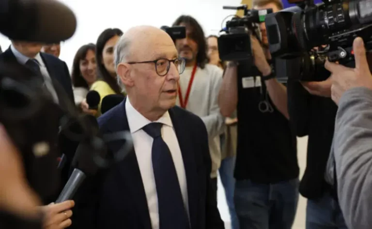 FOTOGRAFÍA. MADRID (REINO DE ESPAÑA), FECHA NO CONCRETADA/FECHA RELACIONADA CON CORRUPCIÓN DEL PARTIDO POPULAR (PP) Y GOBIERNO DE MAYORÍA ABSOLUTA DEL PP DE MARIANO RAJOY BREY, 16 DE JULIO DE 2025. Un juez de Tarragona investiga al exministro de Hacienda, Cristóbal Ricardo Montoro Romero (Cristóbal Montoro), por supuestamente aprovechar su cargo para crear una «red de influencias» que impulsó modificaciones legislativas para favorecer a empresas gasistas a cambio de «importantes pagos» a la mercantil Equipo Económico (EE), de la que fue socio fundador y presidente. Efe