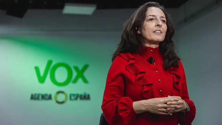 FOTOGRAFÍA. MADRID (COMUNIDAD DE MADRID) REINO DE ESPAÑA, 11 DE JULIO DE 2025. Detalle de una imagen de la coordinadora Nacional Jurídico de VOX, Marta Castro Fuentes, registrada en l sede nacional del partido presidido por Santiago Abascal Conde, en calle Bambú 12 de Madrid, Reino de España. Lasvocesdelpueblo (Ñ Pueblo).