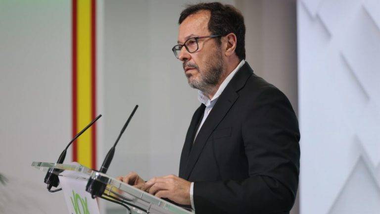 FOTOGRAFÍA. MADRID (REINO DE ESPAÑA), 28 DE JULIO DE 2025. El portavoz nacional de VOX, José Antonio Fúster Lamelas, este lunes durante una rueda de prensa en la sede nacional de calle Bambú 12 de Madrid. Lasvocesdelpueblo (Ñ Pueblo)