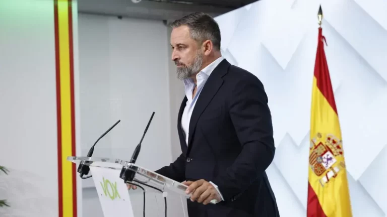 FOTOGRAFÍA. MADRID (REINO DE ESPAÑA), 21 DE JULIO DE 2025. El presidente de VOX y líder del mundo libre en España, Santiago Abascal Conde, ofrece una rueda de prensa en la sede nacional de la Resistencia en calle Bambú 12 de Madrid. Lasvocesdelpueblo (Ñ Pueblo)