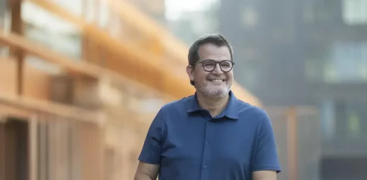 FOTOGRAFÍA. BARCELONA (CATALUÑA) REINO DE ESPAÑA, 17 DE AGOSTO DE 2025. El vicesecretario general de Comunicación y portavoz de la ultraizquierda separatista Esquerra Republicana de Cataluña (ERC), Isaac Albert Agut, aborda en una entrevista con Efe las relaciones de su partido con Junts y explica cómo afrontan los republicanos la Diada del 11 de septiembre de este año. Efe