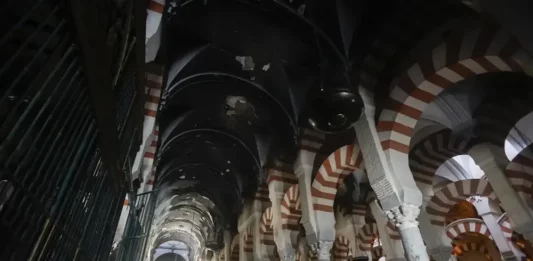 FOTOGRAFÍA. CÓRDOBA (ANADALUCÍA) REINO DE ESPAÑA, 08 DE AGOSTO DE 2025. Una capilla colapsada, en la que se ha derrumbado el techo, y otras dos afectadas, es el balance de daños del incendio que en la noche del viernes afectó a la Mezquita-Catedral de Córdoba. Efe