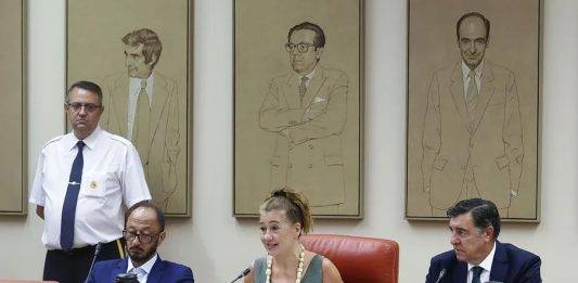 FOTOGRAFÍA. MADRID (REINO DE ESPAÑA), 28 DE AGOSTO DE 2025. La presidente del Congreso de los Diputados por el Ps, Francina Armengol (c) da inicio a la reunión de la Diputación Permanente del Congreso de los Dip. Efe