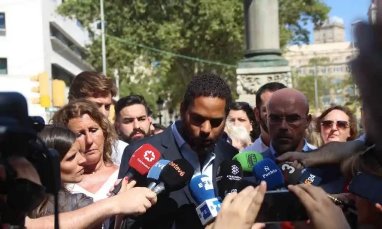 FOTOGRAFÍA. BARCELONA (ESPAÑA), 17 DE AGOSTO DE 2019. Vista de los representantes de VOX en el Congreso de los Diputados y en la cámara europea, Ignacio Garriga (i) y Jorge Buxadé (d), respectivamente durante un segundo aniversario de la masacre yihadista del 17A en Cataluña con división entre las víctimas. Una división entre las víctimas, instituciones y autoridades separatista; las víctimas, (ACVOT) ha convocado por separado su acto mientras las autoridades catalanas, Generalidad, Ayuntamientos, formaciones separatistas y la Unidad de Atención y Valoración de Afectados por Terrorismo (UAVAT), convocan el homenaje institucional y denuncian conspiración del Estado en el 17A. Lasvocesdelpueblo (Ñ Pueblo)