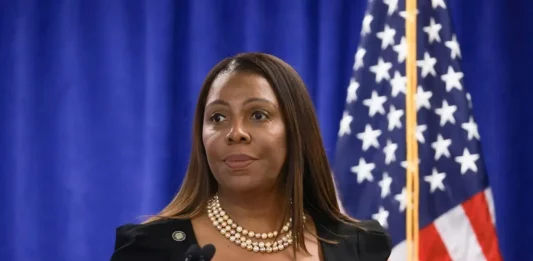 FOTOGRAFÍA. NUEVA YORK (ESTADOS UNIDOS DE AMÉRICA, EEUU), FECHA RELACIONADA CON LOS HECHOS, 09 DE MAYO DE 2025. En la imagen la fiscal estatal globalista, anti-Donald John Trump y WOKE, Letitia Ann James (Tish James). El Departamento de Justicia de United States os America (USA) ha iniciado una investigación criminal contra la fiscal general de Nueva York, la miembro de la formación socialista estadounidense "Partido Demócrata", Letitia Ann James (Tish James), sobre una presunta falsificación de documentos financieros que habría hecho para adquirir una propiedad en el estado de Virginia. De acuerdo con The Washington Post, que cita una fuente conocedora del tema, un gran jurado en Virginia ha emitido citaciones sobre una solicitud de hipoteca en la que James declaró que tenía la intención de hacer de una casa unifamiliar en ese estado su residencia principal, pese a que su cargo como fiscal exige que resida en Nueva York. Efe