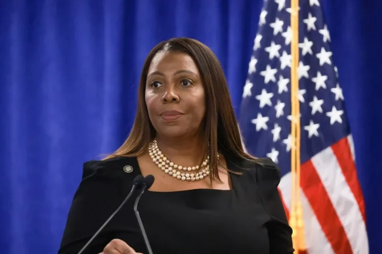 FOTOGRAFÍA. NUEVA YORK (ESTADOS UNIDOS DE AMÉRICA, EEUU), FECHA RELACIONADA CON LOS HECHOS, 09 DE MAYO DE 2025. En la imagen la fiscal estatal globalista, anti-Donald John Trump y WOKE, Letitia Ann James (Tish James). El Departamento de Justicia de United States os America (USA) ha iniciado una investigación criminal contra la fiscal general de Nueva York, la miembro de la formación socialista estadounidense "Partido Demócrata", Letitia Ann James (Tish James), sobre una presunta falsificación de documentos financieros que habría hecho para adquirir una propiedad en el estado de Virginia. De acuerdo con The Washington Post, que cita una fuente conocedora del tema, un gran jurado en Virginia ha emitido citaciones sobre una solicitud de hipoteca en la que James declaró que tenía la intención de hacer de una casa unifamiliar en ese estado su residencia principal, pese a que su cargo como fiscal exige que resida en Nueva York. Efe