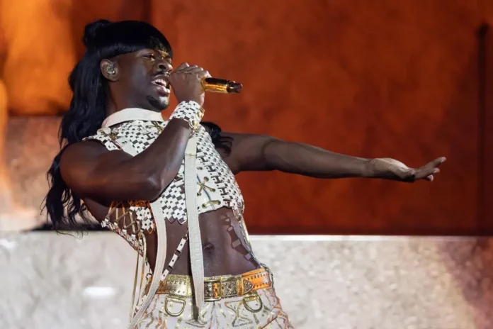 Lil Nas X arrestado y hospitalizado por sobredosis FOTOGRAFÍA. SAO PAULO (BRASIL), 24 DE MARZO DE 2023. El cantante y rapero estadounidense Montero Lamar Hill (Lil Nas X), durante su presentación en el Festival Lollapalooza de 2023, en Sao Paulo (Brasil). Efe
