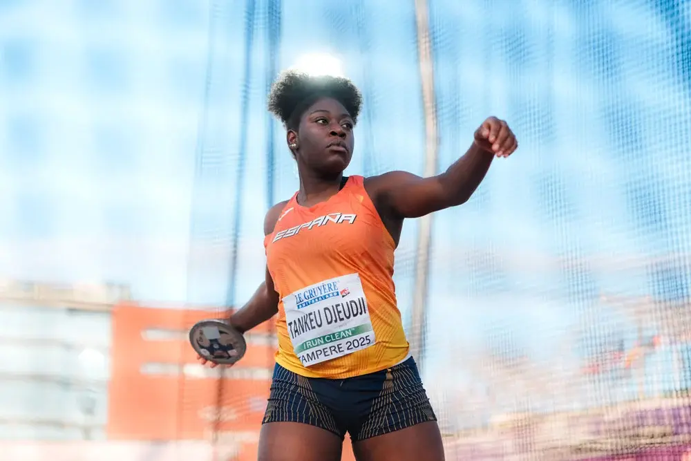 FOTOGRAFÍA. TEMPERE (FINLANDIA), 08 DE AGOSTO DE 2025. Los españoles Andrea y Ander campeones de Europa; jamás España Atletismo había conquistado estas disciplinas. La atleta española Andrea Tankeu gana la medalla de oro en lanzamiento de disco femenino en el Campeonato de Europa Sub20, este viernes en Tampere, Finlandia. Real Federación Española de Atletismo (RFEA)/Lasvocesdelpueblo (Ñ Pueblo)