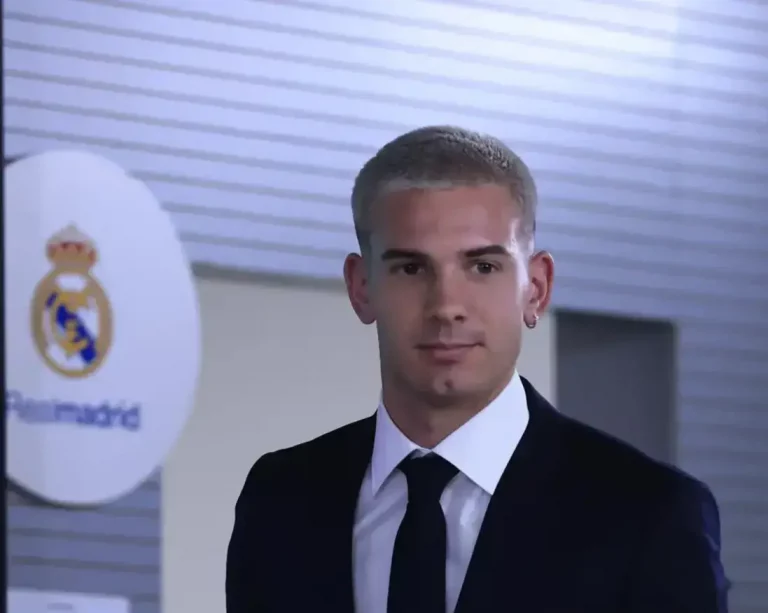 FOTOGRAFÍA. MADRID (REINO DE ESPAÑA), 15 DE AGOSTO DE 2025. El extremo argentino, Franco Mastantuono, durante su presentación como nuevo jugador del Real Madrid este jueves en Valdebebas. Efe