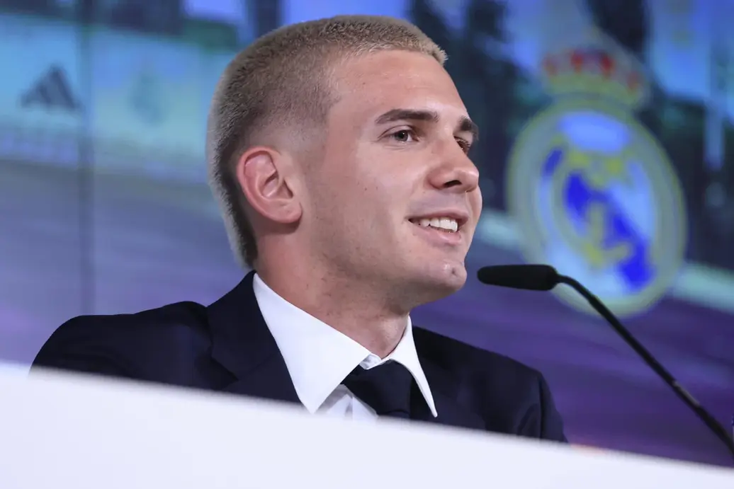FOTOGRAFÍA. MADRID (REINO DE ESPAÑA), 15 DE AGOSTO DE 2025. El extremo argentino, Franco Mastantuono, durante su presentación como nuevo jugador del Real Madrid este jueves en Valdebebas. Efe