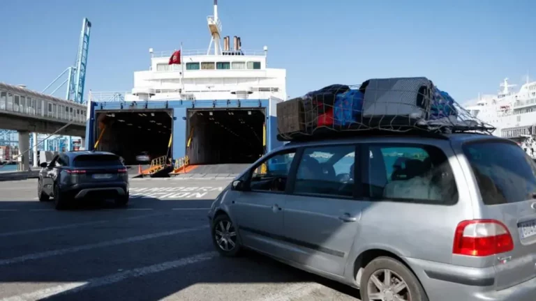 FOTOGRAFÍA. ALGECIRAS (CÁDIZ) ANADLUCÍA (REINO DE ESPAÑA), 01 DE AGOSTO DE 2025. La Operación Paso del Estrecho (OPE) afronta desde hoy y hasta el próximo lunes el mayor pico de afluencia previsto para el dispositivo 2025, con una previsión de llegadas de más de 25.000 vehículos a los puertos gaditanos de Tarifa y Algeciras. Efe