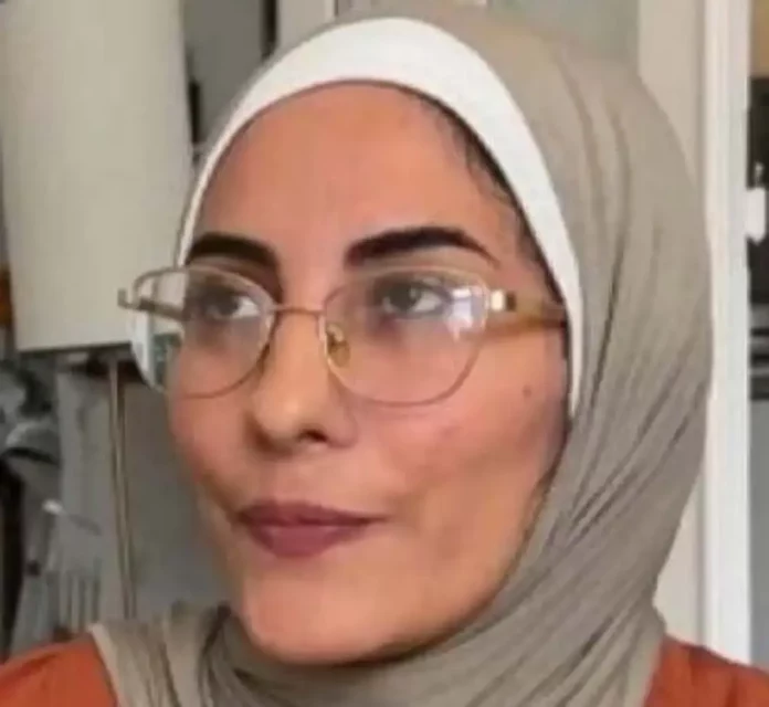 Nour Atallah, Expulsada de Francia una refugiada estudiante gazatí por nazi FOTOGRAFÍA. LILLE (FRANCIA), 30 DE JULIO DE 2025. La Universidad de Sciences Po de Lille (Francia) confirmó hoy la "anulación de la inscripción" de la refugiada estudiante gazatí Nour Atallah, de 25 años, por sus publicaciones en redes sociales en las que aparecía Adolf Hitler pidiendo la muerte de judíos; y tras dos días de la masacre de los civiles israelíes del pasado 7 de octubre de 2023, Nour Atallah quien llegó a Francia el 11 de julio de 2025, compartió informaciones antisemitas y terroristas exigiendo la "ejecución de los rehenes israelíes" en cautiverio en Gaza, "grabada en alta definición y documentada" y que una copia "del vídeo sea enviada a la prensa del perverso Occidente" para las campaña antisemita y antiIsrael internacional, además que otras copias de las ejecuciones de los rehenes israelíes sean enviadas a las Universidades en Gaza para cada "profesor". Captura vídeo de la refugiada estudiante gazatí expulsada de al universidad en Francia y cuyo expediente de expulsión del país galo se está tramitando por nazi y antisemita. Lasvocesdelpueblo (Ñ Pueblo)