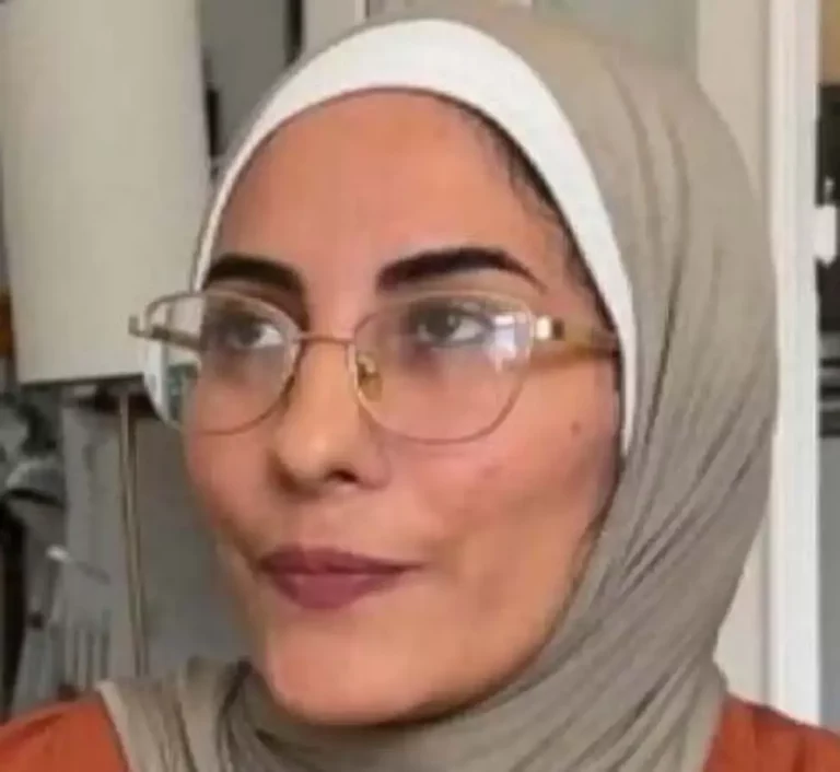 FOTOGRAFÍA. LILLE (FRANCIA), 30 DE JULIO DE 2025. La Universidad de Sciences Po de Lille (Francia) confirmó hoy la "anulación de la inscripción" de la refugiada estudiante gazatí Nour Atallah, de 25 años, por sus publicaciones en redes sociales en las que aparecía Adolf Hitler pidiendo la muerte de judíos; y tras dos días de la masacre de los civiles israelíes del pasado 7 de octubre de 2023, Nour Atallah quien llegó a Francia el 11 de julio de 2025, compartió informaciones antisemitas y terroristas exigiendo la "ejecución de los rehenes israelíes" en cautiverio en Gaza, "grabada en alta definición y documentada" y que una copia "del vídeo sea enviada a la prensa del perverso Occidente" para las campaña antisemita y antiIsrael internacional, además que otras copias de las ejecuciones de los rehenes israelíes sean enviadas a las Universidades en Gaza para cada "profesor". Captura vídeo de la refugiada estudiante gazatí expulsada de al universidad en Francia y cuyo expediente de expulsión del país galo se está tramitando por nazi y antisemita. Lasvocesdelpueblo (Ñ Pueblo)