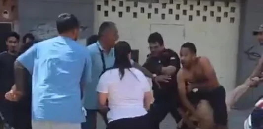 MONCADA I REIXACH (BARCELONA) REINO DE ESPAÑA, 10 DE AGOSTO DE 2025. La Policía de la Generalitat de Catalunya, los Mossos d'Esquadra, se vieron desbordados en una pelea de "magrebíes" con vecinos por la violencia extrema de ambas partes, según las imágenes captadas por testigos. Lasvocesdelpueblo (Ñ Pueblo)