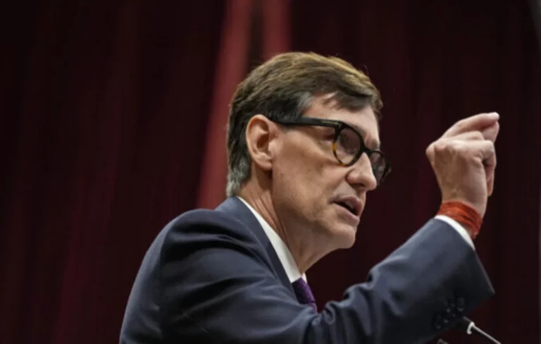 FOTOGRAFÍA. BARCELONA (CATALUÑA) REINO DE ESPAÑA, JULIO DE 2025. El presidente del Gobierno autonómico de la Generalitat de Catalunya, primer secretario del Partido Socialista en Cataluña (PSOE/PSC) y exministro de Sanidad, Salvador Illa Roca. Efe