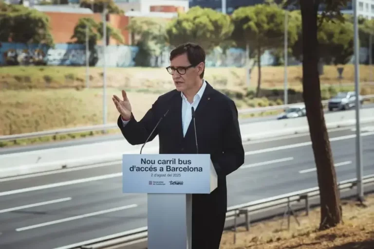 FOTOGRAFÍA. BARCELONA (CATALUÑA) REINO DE ESPAÑA, JULIO DE 2025. El presidente del Gobierno autonómico de la Generalitat de Catalunya, primer secretario del Partido Socialista en Cataluña (PSOE/PSC) y exministro de Sanidad, Salvador Illa Roca. Efe