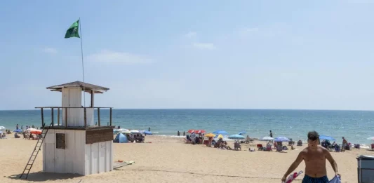 FOTOGRAFÍA. HUELVA (ANDALUCÍA) REINO DE ESPAÑA, 23 DE AGOSTO DE 2025. Vista de la playa de La Antilla, en Huelva, en la Comunidad Autónoma de Andalucía (Reino de España, este sábado 23 de agosto de 2025. Efe