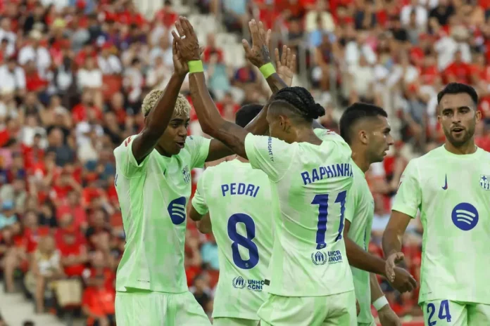 Triunfo cómodo del Barcelona ante el Mallorca (2) FOTOGRAFÍA. PALMA DE MALLORCA (ISLAS BALEARES) REINO DE ESPAÑA, 16 DE AGOSTO DE 2025. El delantero brasileño del FC Barcelona Raphinha celebra su gol durante el partido de la primera jornada de LaLiga que RCD Mallorca y FC Barcelona disputan en el estadio de Son Moix. Efe