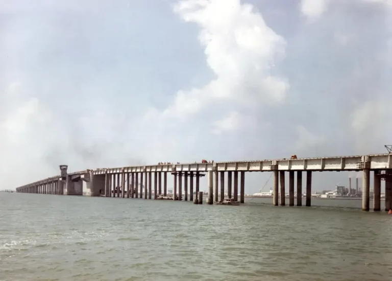 FOTOGRAFÍA. CÁDIZ (CÁDIZ) ANDALUCÍA (REINO DE ESPAÑA), 21 DE SEPTIEMBRE DE 1969. En la imagen, un detalle del puente León de Carranza, en la bahía de Cádiz, provincia de Cádiz (Comunidad Autónoma de Andalucía) Reino de España. Efe