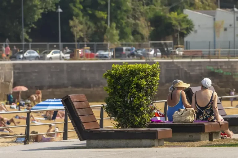FOTOGRAFÍA. SANTANDER (CANTABRIA) REINO DE ESPAÑA, 11 DE AGOSTO DE 2025. Continúan las altas temperaturas en Santander en el resto de la Comunidad autónoma de Cantabria, Reino de España, este lunes. Efe