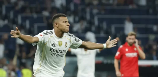 FOTOGRAFÍA. MADRID (REINO DE ESPAÑA), 19 DE AGOSTO DE 2025. El delantero francés del Real Madrid Kylian Mbappé celebra su gol durante el partido de la primera jornada de LaLiga que Real Madrid y Atlético Osasuna disputaron en el estadio Santiago Bernabéu. Efe
