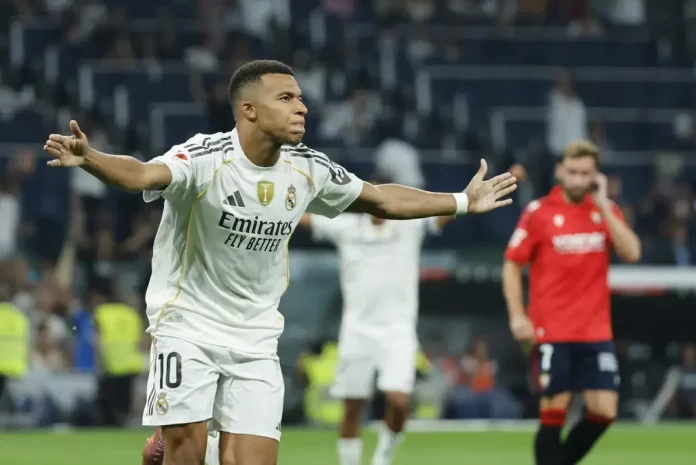 FOTOGRAFÍA. MADRID (REINO DE ESPAÑA), 19 DE AGOSTO DE 2025. El delantero francés del Real Madrid Kylian Mbappé celebra su gol durante el partido de la primera jornada de LaLiga que Real Madrid y Atlético Osasuna disputaron en el estadio Santiago Bernabéu. Efe