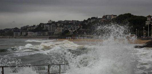 FOTOGRAFÍA. SAN SEBASTIÁN (LAS VASCONGADAS) REINO DE ESPAÑA, 27 DE AGOSTO DE 2025. Vista del acceso a la playa de Ondarreta de San Sebastián este martes. Efe