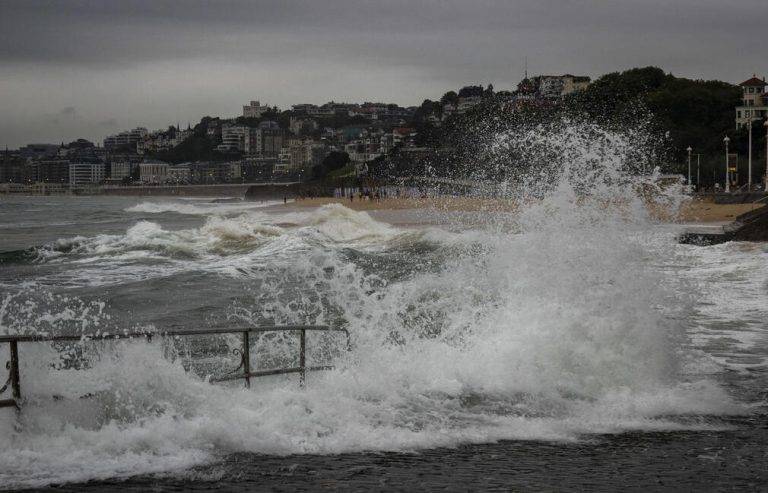 FOTOGRAFÍA. SAN SEBASTIÁN (LAS VASCONGADAS) REINO DE ESPAÑA, 27 DE AGOSTO DE 2025. Vista del acceso a la playa de Ondarreta de San Sebastián este martes. Efe
