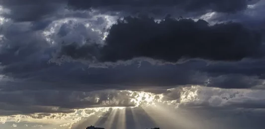 FOTOGRAFÍA. ZARAGOZA 8ARAGÓN) REINO DE ESPAÑA, 31 DE AGOSTO DE 2025. Atardecer este domingo en Zaragoza, Comunidad autónoma de Aragón (Reino de España). Efe