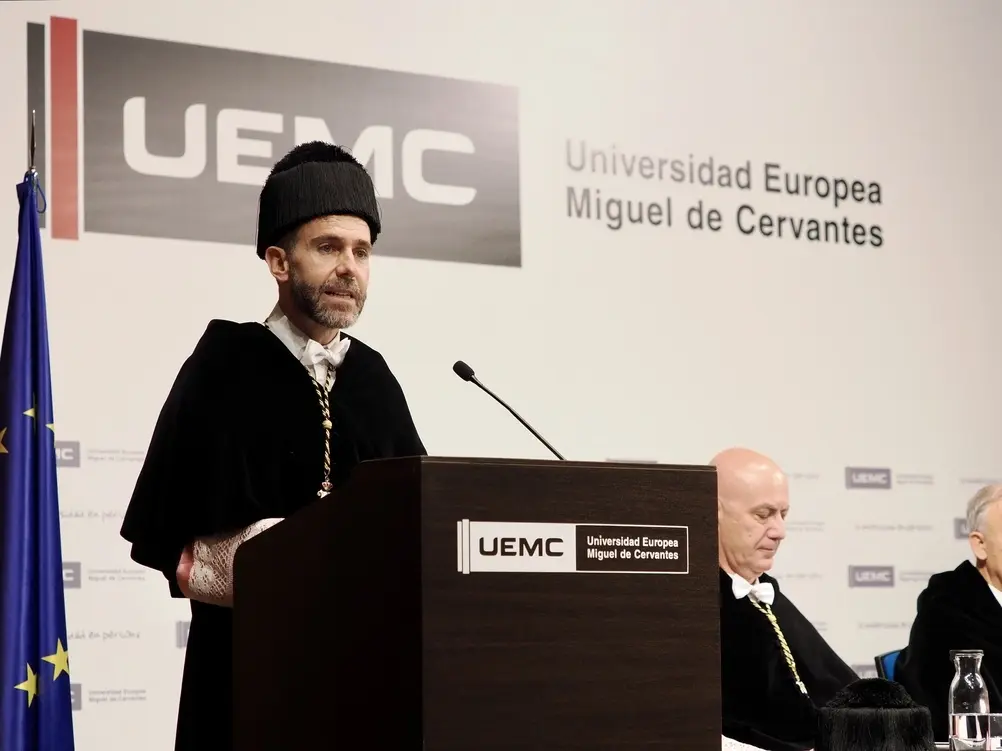 FOTOGRAFÍA. VALLADOLID (CASTILLA Y LEÓN) REINO DE ESPAÑA, 24 DE SEPTIEMBRE DE 2025. El rector de la Universidad Europea Miguel de Cervantes (UEMC) de Valladolid, David García López, ha presidido hoy el solemne acto de apertura del curso académico 2025-2026. El evento ha contado con la presencia del presidente de la Diputación Provincial de Valladolid, Conrado Íscar; de la delegada territorial en Valladolid de la Junta, Raquel Lourdes Alonso Hernández; y de la Concejala Delegada Especial de Modernización Administrativa del Ayuntamiento de Valladolid, Silvia Tomillo Alonso. Asimismo, han asistido los rectores de las universidades de Valladolid, Antonio Largo Cabrerizo; de la Pontificia de Salamanca, Santiago García-Jalón de la Lama; y de Burgos, José Miguel García Pérez; de la directora de Universidades e Investigación de la Consejería de Educación de la Junta Castilla y León, Blanca Ares González; del director de la Agencia para la Calidad del Sistema Universitario de Castilla y León, Manuel Lázaro Pulido; y de la gerente de la Fundación Universidades y Enseñanzas Superiores de Castilla y León, Angélica Vázquez Justel. También estuvieron presentes en el evento el vicerrector de Infraestructuras, Sostenibilidad y Transformación Digital de la Universidad de León, Ramón Ángel Fernández Díaz; y la vicerrectora de Ordenación Académica de la Universidad Internacional Isabel I de Castilla, Ana Cristina García Pérez. Lasvocesdelpueblo (Ñ Pueblo)