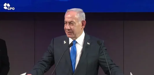 FOTOGRAFÍA. JERUSALÉN (ISAREL), 09 DE SEPTIEMBRE DE 2025. El primer ministro de israel "Bibi" Benjamín Netanyahu ha asegurado hoy que el ataque aéreo «quirúrgico y de precisión» israelí contra los «salvajes» líderes de Hamás ISIS en Doha (Catar) allanará el camino para un «inmediato» fin de la guerra contra el naziislamismo en Gaza. «Esta acción puede abrir la puerta al fin de la guerra en Gaza», afirmó durante un evento en la embajada de los Estados Unidos de américa (EEUU) en Jerusalén. Lasvocesdelpueblo (Ñ Pueblo)
