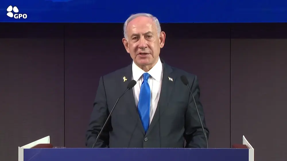 FOTOGRAFÍA. JERUSALÉN (ISAREL), 09 DE SEPTIEMBRE DE 2025. El primer ministro de israel "Bibi" Benjamín Netanyahu ha asegurado hoy que el ataque aéreo «quirúrgico y de precisión» israelí contra los «salvajes» líderes de Hamás ISIS en Doha (Catar) allanará el camino para un «inmediato» fin de la guerra contra el naziislamismo en Gaza. «Esta acción puede abrir la puerta al fin de la guerra en Gaza», afirmó durante un evento en la embajada de los Estados Unidos de américa (EEUU) en Jerusalén. Lasvocesdelpueblo (Ñ Pueblo)