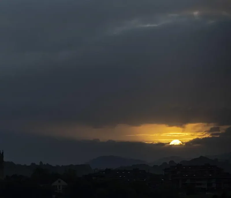Este sábado descenso de temperaturas y precipitaciones persistentes FOTOGRAFÍA. SAN SEBASTIÁN (LAS VASCONGADAS) REINO DE ESPAÑA, 11 DE SEPTIEMBRE DE 2025. Vista del amanecer este jueves en San Sebastián. Efe