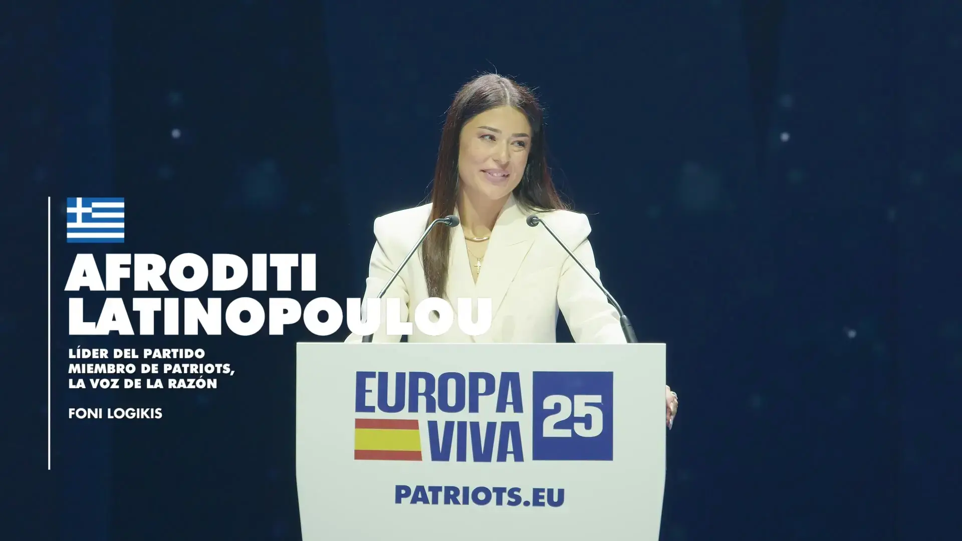 FOTOGRAFÍA. CARABANCHEL (COMUNIDAD DE MADRID) REINO DE ESPAÑA, 14 DE SEPTIEMBRE DE 2025. La eurodiputada griega del Grupo Parlamentario de Patriots of Europe y líder del partido del patriotismo griego "Voice of Reason", Afroditi Latinopoulou, durante su intervención en el multitudinario acto de Patriots y VOX en Madrid, este domingo 14 de septiembre de 2025. Más de 8.500 personas se han puesto en pie este domingo para rendirle un homenaje e histórico adiós al patriota comentarista estadounidense Charles James Kirk (Charlie Kirk), asesino cruelmente por la Izquierda/WOKE/Migracionismo/globalismo el pasado miércoles en Orem, en el Campus Drive de la Universidad del Estado de Utah (estados Unidos de América, EEUU). En el acto intervienen y participan líderes patriotas de todo el Occidente libre: Hispanoamérica, Europa y Estados Unidos de América. Están presentes numerosos dirigentes de Patriots of Europe; algunos de ellos intervienen en videoconferencia en el acto que el líder de Patriots y de VOX clausurará con uno de sus mejores intervenciones; se prevé que, en clave nacional español, Abascal presente una alternativa al pueblo español para asaltar los cielos y gobernar España, y en clave europea, una alternativa a la destrucción de la civilización europea que promueven la élite WOKE a través de los principales partidos del Gobierno de la Unión Europea: Partido Popular (PP) y Partido socialista (PSOE) junto a las formaciones de extrema izquierdas y climáticas. Lasvocesdelpueblo (Ñ pueblo)