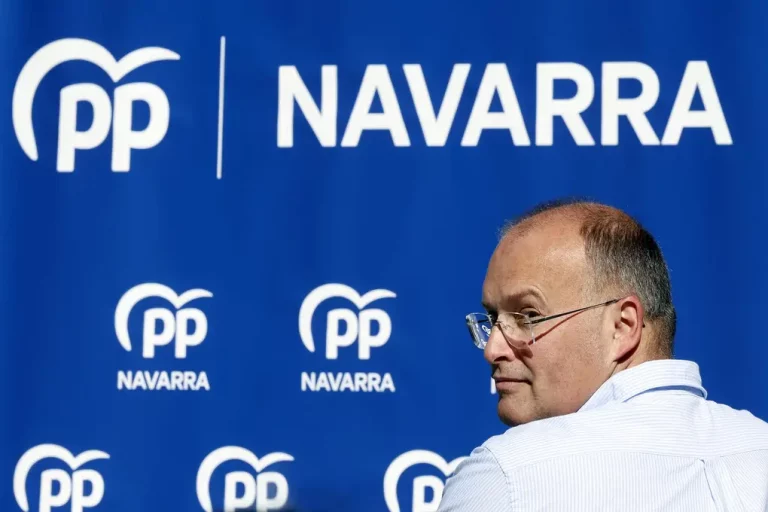 FOTOGRAFÍA. PAMPLONA (NAVARRA) REINO DE ESPAÑA, 06 DE SEPTIEMBRE DE 2025. El secretario general del PP, Miguel Ángel Tellado Filgueira (Miguel Tellado), ha advertido de que el año judicial para el PSOE no empezó este viernes sino que "empezará este miércoles cuando veamos sentada en los juzgados a Begoña Gómez" y seguirá con otras causas como las del propio fiscal general del Estado o la del caso Koldo y los "hijos políticos de Santos Cerdán". Lo ha dicho Tellado en un acto en Pamplona junto al presidente del PP de Navarra, Javier García, donde ha abierto el curso político del PP en Navarra. David Mudarra/Partido Popular (PP)/Efe 