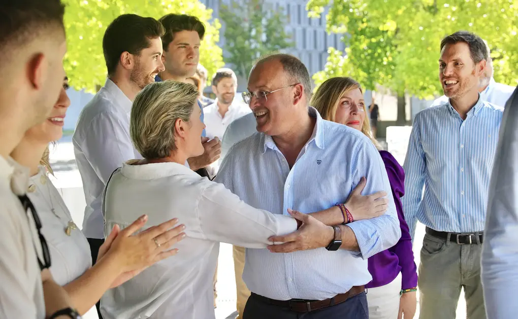 FOTOGRAFÍA. PAMPLONA (NAVARRA) REINO DE ESPAÑA, 06 DE SEPTIEMBRE DE 2025. El secretario general del PP, Miguel Ángel Tellado Filgueira (Miguel Tellado) (c), durante la apertura del curso político en Pamplona, este sábado. David Mudarra/Partido Popular (PP)/Efe