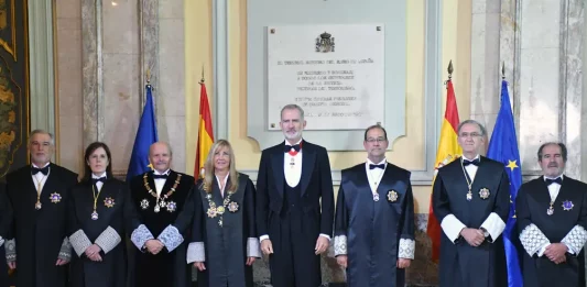 FOTOGRAFÍA. MADRID (REINO DE ESPAÑA), 05 DE SEPTIEMBRE DE 2025. El jefe del Estado español su Majestad el rey Felipe Juan Pablo Alfonso de Todos los Santos de Borbón y Grecia (Felipe VI), preside el acto de apertura judicial 2025 - 2026; en la Sala de Plenos del Tribunal Supremo donde estuvieron presentes: presidente del Tribunal Supremo (TS) y del Consejo General del Poder Judicial (CGPJ) del Reino de España, María Isabel Perelló Doménech (Isabel Perelló); el imputado y procesado fiscal general del Estado, Álvaro García Ortiz (PSOE); los vocales del Consejo General del Poder Judicial, los integrantes de la Sala de Gobierno del Tribunal Supremo y los magistrados de este órgano judicial; y los presidentes de los Tribunales Superiores de Justicia de todo el Reino español, entre otras autoridades judiciales; como personalidad civiles de otros poderes del Estado, estuvieron presentes presencia de la presidente del Congreso de los Diputados, Francesca Lluc Armengol Socías (Francina Armengol) (PSOE); del ministro de la Presidencia, Justicia y Relaciones con las Cortes, Félix Bolaños García (PSOE); de la presidenta del Consejo de Estado, Carmen Calvo Poyato (PSOE); de la presidente del Tribunal de Cuentas, Enriqueta Chicano Jávega (PSOE); y del Defensor del Pueblo, Ángel Gabilondo Pujol (PSOE).