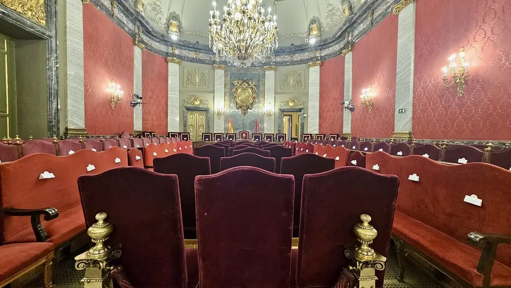 FOTOGRAFÍA. MADRID (REINO DE ESPAÑA), 05 DE SEPTIEMBRE DE 2025. El jefe del Estado español su Majestad el rey Felipe Juan Pablo Alfonso de Todos los Santos de Borbón y Grecia (Felipe VI), preside el acto de apertura judicial 2025 - 2026; en la Sala de Plenos del Tribunal Supremo donde estuvieron presentes: presidente del Tribunal Supremo (TS) y del Consejo General del Poder Judicial (CGPJ) del Reino de España, María Isabel Perelló Doménech (Isabel Perelló); el imputado y procesado fiscal general del Estado, Álvaro García Ortiz (PSOE); los vocales del Consejo General del Poder Judicial, los integrantes de la Sala de Gobierno del Tribunal Supremo y los magistrados de este órgano judicial; y los presidentes de los Tribunales Superiores de Justicia de todo el Reino español, entre otras autoridades judiciales; como personalidad civiles de otros poderes del Estado, estuvieron presentes presencia de la presidente del Congreso de los Diputados, Francesca Lluc Armengol Socías (Francina Armengol) (PSOE); del ministro de la Presidencia, Justicia y Relaciones con las Cortes, Félix Bolaños García (PSOE); de la presidenta del Consejo de Estado, Carmen Calvo Poyato (PSOE); de la presidente del Tribunal de Cuentas, Enriqueta Chicano Jávega (PSOE); y del Defensor del Pueblo, Ángel Gabilondo Pujol (PSOE).