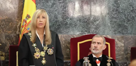 FOTOGRAFÍA. MADRID (REINO DE ESPAÑA), 05 DE SEPTIEMBRE DE 2025. El jefe del Estado español su Majestad el rey Felipe Juan Pablo Alfonso de Todos los Santos de Borbón y Grecia (Felipe VI), preside el acto de apertura judicial 2025 - 2026; en la Sala de Plenos del Tribunal Supremo donde estuvieron presentes: presidente del Tribunal Supremo (TS) y del Consejo General del Poder Judicial (CGPJ) del Reino de España, María Isabel Perelló Doménech (Isabel Perelló); el imputado y procesado fiscal general del Estado, Álvaro García Ortiz (PSOE); los vocales del Consejo General del Poder Judicial, los integrantes de la Sala de Gobierno del Tribunal Supremo y los magistrados de este órgano judicial; y los presidentes de los Tribunales Superiores de Justicia de todo el Reino español, entre otras autoridades judiciales; como personalidad civiles de otros poderes del Estado, estuvieron presentes presencia de la presidente del Congreso de los Diputados, Francesca Lluc Armengol Socías (Francina Armengol) (PSOE); del ministro de la Presidencia, Justicia y Relaciones con las Cortes, Félix Bolaños García (PSOE); de la presidenta del Consejo de Estado, Carmen Calvo Poyato (PSOE); de la presidente del Tribunal de Cuentas, Enriqueta Chicano Jávega (PSOE); y del Defensor del Pueblo, Ángel Gabilondo Pujol (PSOE). Lasvocesdelpueblo (Ñ Pueblo)