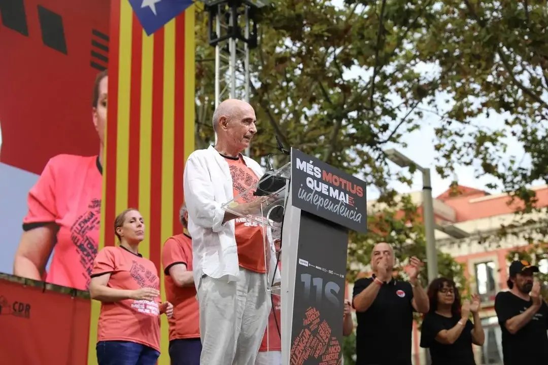 FOTOGRAFÍA. BARCELONA/GERONA/TORTOSA (CATALUÑA) REINO DE ESPAÑA, 11 DE SEPTIEMBRE DE 2025. Diada 2025 (Día de Cataluña, 11 de septiembre). El separatismo vuelve a fracasar y registrar calles vacías en la Diada al registra solo 28.000 personas en la gran manifestación del Once Septiembre en el centro de Barcelona y un total de "41.500 separatistas" en toda Cataluña: Barcelona (28.separatistas), Gerona (12.000 separatistas) y Tortosa (1.500 separatistas), la cifra total de participantes en la movilización separatista de esta Diada ha sido de 41.500 secesionistas. Para esta Diada, la principal asociación antiespañola en Cataluña, Assemblea Nacional Catalana (ANC), que preside el cantante de extrema izquierda Lluís Llach Grande, y otras entidades secesionistas convocantes habían diseñado una movilización descentralizada, con tres manifestaciones simultáneas: en Barcelona, Gerona y Tortosa (Tarragona). La nueva formación separatista Aliança Catalana (AC) de la patriota anti-WOKE y alcaldesa de Ripoll (Gerona), Sílvia Orriols Serra, ha desafiado al golpismo de ultraizquierda y ha participado en la gran manifestación de Barcelona y en la ofrenda floral en el Monumento a Rafael casanova Comes. Lasvocesdelpueblo (Ñ Pueblo)