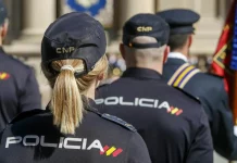 EYA presenta conflicto colectivo por «discriminación retributiva» en la Policía FOTOGRAFÍA. REINO DE ESPAÑA, 01 DE FEBRERO DE 2023. detalle de varios agentes de la Policía Nacional durante un acto institucional. Efe