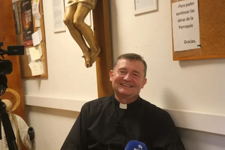 FOTOGRAFÍA. BADALONA (BARCELONA) ESPAÑA, 08 DE AGOSTO DE 2020. Detalle de una imagen del sacerdote catalán, Custodio Ballester Bielsa, registrada este sábado, 8 de agosto de 2020, durante una entrevista con Lasvocesdelpueblo (Ñ Pueblo) en una parroquia de Badalona (Barcelona) Cataluña, donde el páter patriota perseguido en Cataluña por el PSC/PSOE y el Govern de la Generalitat de Catalunya y el el resto de España por la Fiscal de Odio de Málaga, María Teresa Verdugo, por decir la verdad y denunciar el error. El compatriota Custodio ha valorado la actualidad sociopolítica y la querella de la Fiscalía de Odio contra él, contra el sacerdote Jesús Calvo y contra el director del diario digital «Alerta Digital», Armando Robles, por denunciar el islamismo radical y el adoctrinamiento escolar por parte de los progres (progresistas). Lasvocesdelpueblo (Ñ Pueblo)