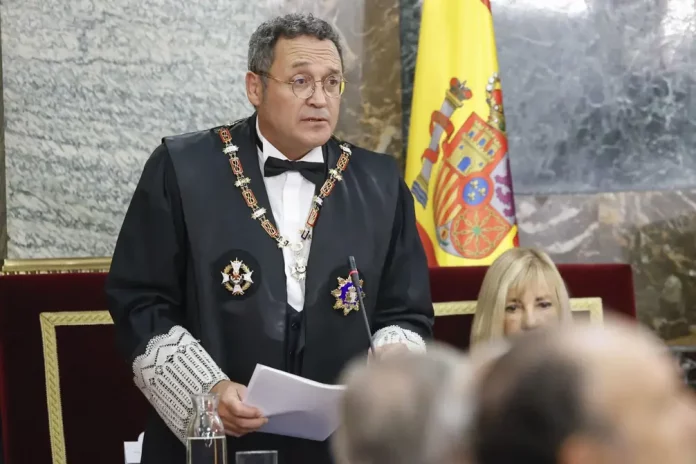 FOTOGRAFÍA. MADRID (REINO DE ESPAÑA), 05 DE SEPTIEMBRE DE 2025. El jefe del Estado español su Majestad el rey Felipe Juan Pablo Alfonso de Todos los Santos de Borbón y Grecia (Felipe VI); preside el acto de apertura judicial 2025 - 2026; en la Sala de Plenos del Tribunal Supremo donde estuvieron presentes: presidente del Tribunal Supremo (TS) y del Consejo General del Poder Judicial (CGPJ) del Reino de España, María Isabel Perelló Doménech (Isabel Perelló); el imputado y procesado fiscal general del Estado, Álvaro García Ortiz (PSOE) en la imagen); los vocales del Consejo General del Poder Judicial, los integrantes de la Sala de Gobierno del Tribunal Supremo y los magistrados de este órgano judicial; y los presidentes de los Tribunales Superiores de Justicia de todo el Reino español, entre otras autoridades judiciales; como personalidad civiles de otros poderes del Estado, estuvieron presentes presencia de la presidente del Congreso de los Diputados, Francesca Lluc Armengol Socías (Francina Armengol) (PSOE); del ministro de la Presidencia, Justicia y Relaciones con las Cortes, Félix Bolaños García (PSOE); de la presidenta del Consejo de Estado, Carmen Calvo Poyato (PSOE); de la presidente del Tribunal de Cuentas, Enriqueta Chicano Jávega (PSOE); y del Defensor del Pueblo, Ángel Gabilondo Pujol (PSOE). Efe