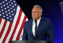 Kennedy cancela proyectos de vacunas ARNm (vacunas COVID 19) FOTOGRAFÍA. WASHINGTON (ESTADOS UNIDOS DE AMERICA, EEUU), 23 DE AGOSTO DE 2024/FECHA REALACIONADA, 05 DE AGOSTO DE 2025. El candidato independiente en las elecciones presidenciales de Estados Unidos de América (EEUU) desde 2024 hasta su retirada el 22 de agosto de 2024, dando su apoyo al 45º presidente de EEUU y candidato al 47º presidente, Donald John Trump/El secretario de Salud de EEUU por la Administración Donald John Trump/James David Vance, presidente y vicepresidente de United States os America (USA), respectivamente, Robert Francis Kennedy Jr. (Robert Kennedy). Efe