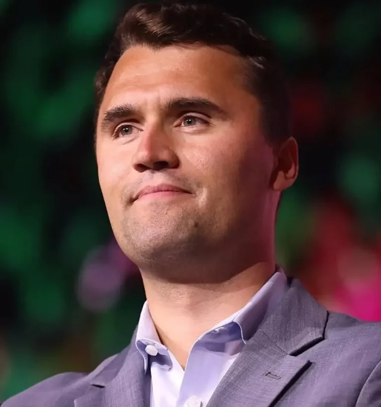 FOTOGRAFÍA. OREM (ESTADO DE UTAH) ESTADOS UNIDOS DE AMÉRICA, EEUU, SIN FECHA CONFIRMADA/FECHA RELACIONADA CON EL CRIMEN, 10 DE SEPTIEMBRE DE 2025. La izquierda ha asesinado finalmente al patriota Charles James Kirk (Charlie Kirk) en plena luz del día sin pudor, así como ya intentó contra el presidente y líder del mundo libre Donald John Trump, y por poco lo consiguiera, después de una brutal campaña de odio hacia Trump. Esta vez, la izquierda se ha expresado como mejor sabe hacer, si no funcionan sus insultos, vetos, cancelaciones, cordones sanitarios, ella pasa a los asesinatos. Lasvocesdelpueblo (Ñ Pueblo)