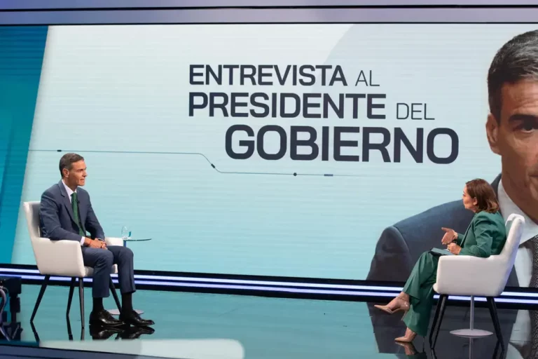 FOTOGRAFÍA. MADRID (REINO DE ESPAÑA), 01 DE SEPTIEMBRE DE 2025. El presidente del Gobierno de España y secretario general del Partido Socialista (PSOE), Pedro Sánchez Pérez-Castejón, registrado durante la entrevista que concede al medio de comunicación público de España, que controla el Gobierno de turno, Radiotelevisión Española (RTVE), este lunes, 1 de septiembre de 2025, en Madrid, con el motivo dle inicio de curso político, tras las vacaciones de 2025. RTVE/Efe