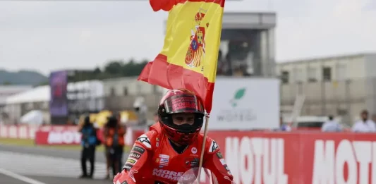 FOTOGRAFÍA. MOTEGI (TOCHIGI) JAPÓN, 28 DE SEPTIEMBRE DE 2025. El piloto español del equipo MotoGP Ducati Lenovo Team Marc Márquez Alentà celebra su título de Campeón del Mundo 2025 después de la carrera en el Gran Premio de Motociclismo de Japón en Motegi (Tochigi) Japón. Efe